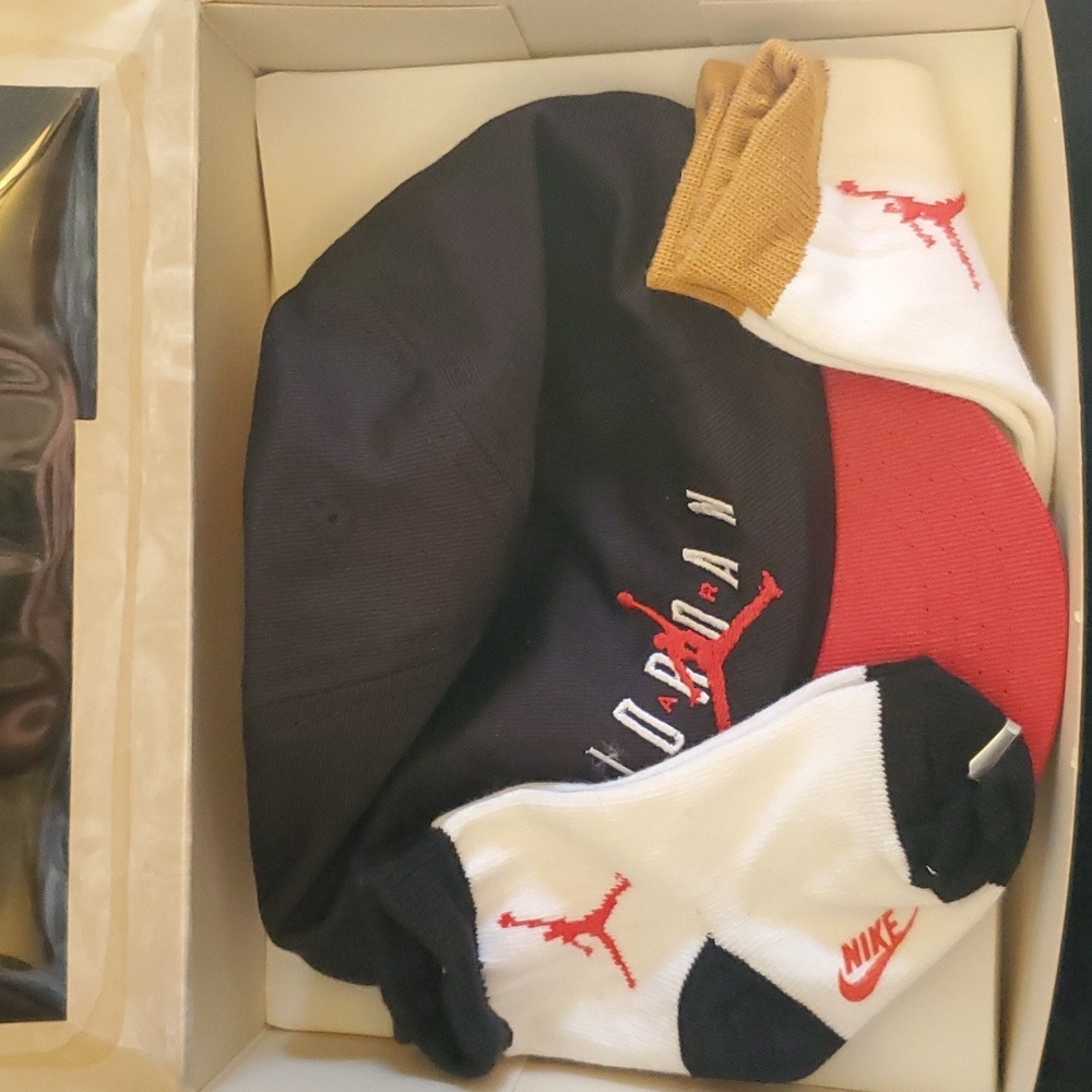 RARE-NIKE's Air Jordan Collection Infant Cap & Socks Set- NIB